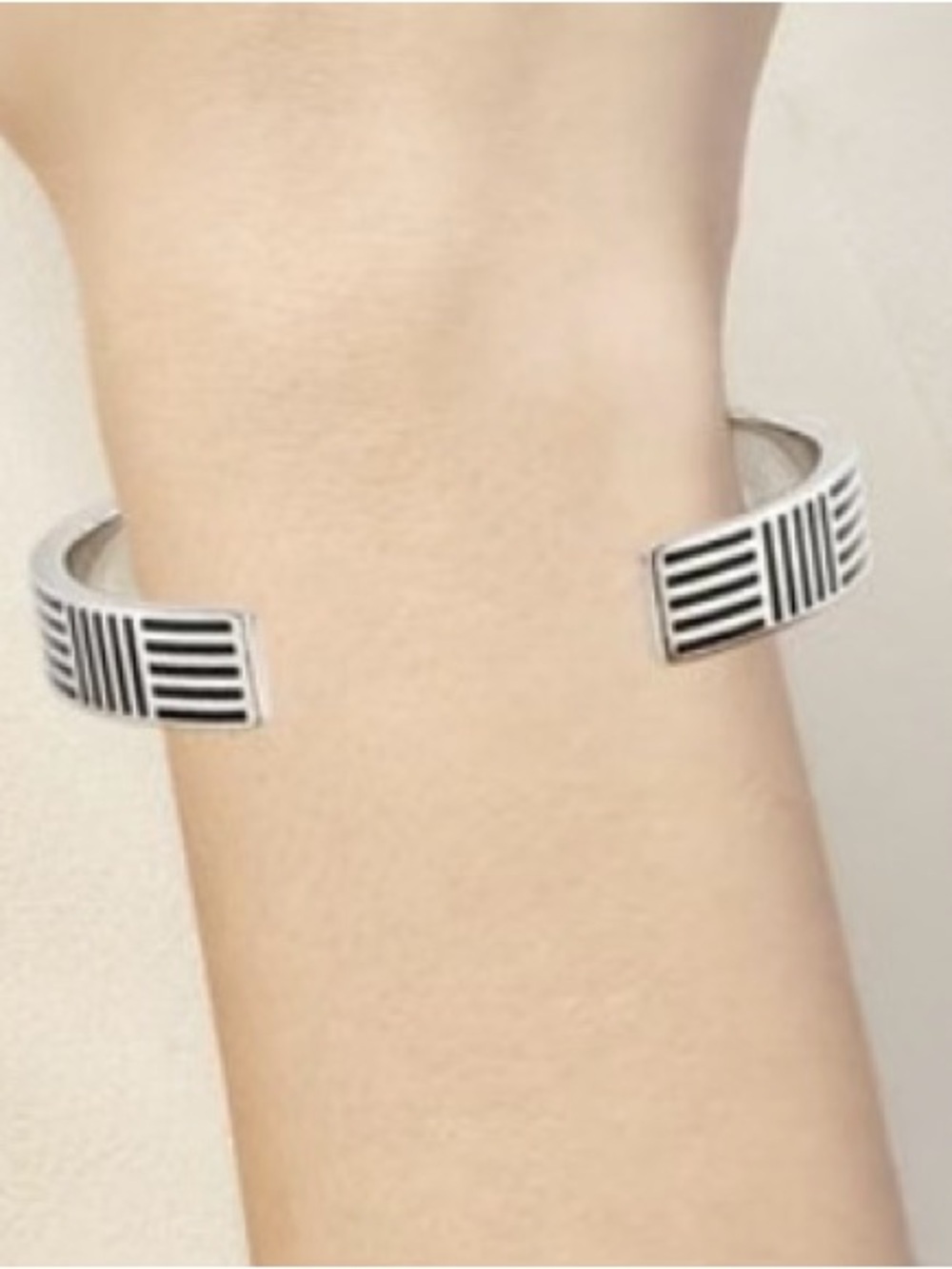 Louis Vuitton Enamel Bracelet in White and Black. UNISEX